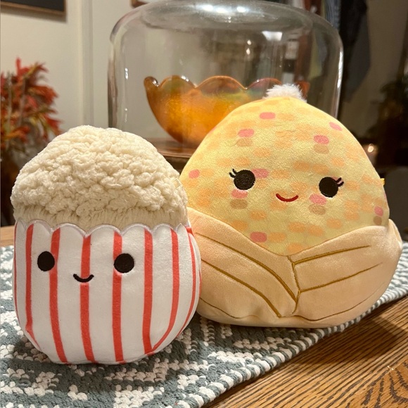 Squishmallows Holiday Popcorn Pillow - Red and White - Picture 13 of 14
